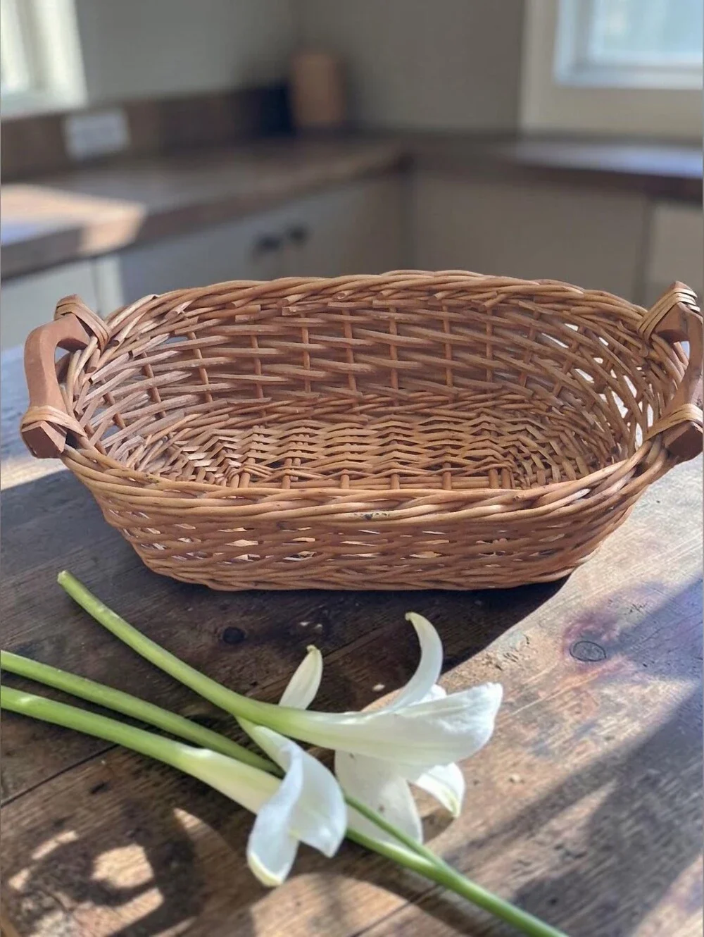 Vtg Woven Wicker Basket Natural Brown Wooden Handles Farmhouse Storage Rustic